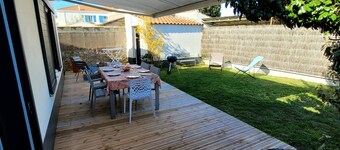 House in a quiet cul-de-sac, within walking or cycling distance of shops and beach.