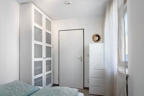 1 habitación, tabla de planchar con plancha, wifi gratis y ropa de cama
