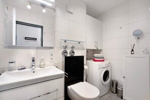 Dusche, Haartrockner, Handtücher