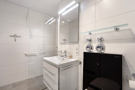 Shower, hair dryer, towels. Apartment 'Ferienwohnung Wölk' with Mountain View, Balcony and Wi-Fi