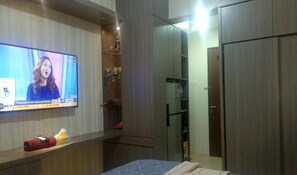 Deluxe Double Room | Free WiFi, bed sheets - Hotel O Appartement Riverview At King Pro (Cikarang)