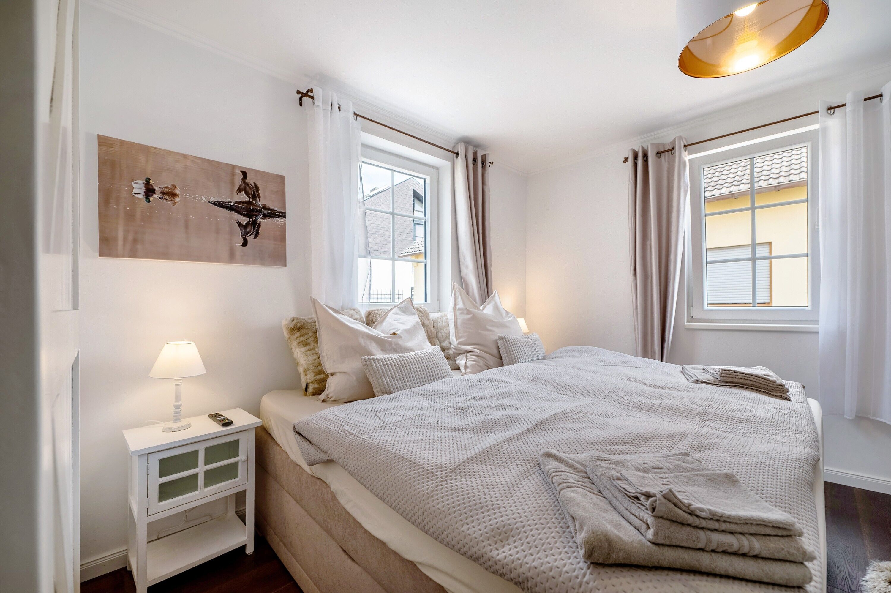 4 bedrooms, iron/ironing board, free WiFi, bed sheets