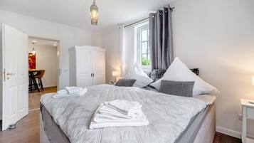 4 bedrooms, iron/ironing board, free WiFi, bed sheets