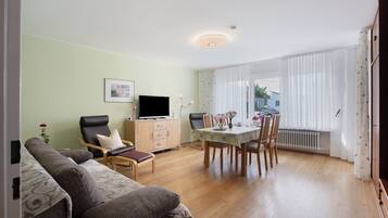 Fernseher, DVD-Player, Stereoanlage