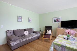 Fernseher, DVD-Player, Stereoanlage