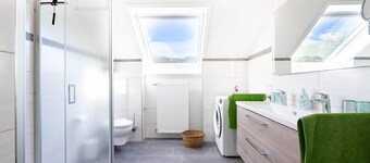 Appartement 'Ferienwohnung Weitblick' avec vue sur les montagnes, balcon et Wi-Fi