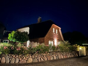 Exterior - Apartment 'Käptn's Suite' with Private Garden and Wi-Fi (Klanxbüll)