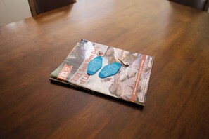 Interior - Anchor's Away, a 3BR, 2BR, accessible cabin with jacuzzi tub and lake views (Richmond)