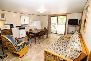 Private kitchen - Anchor's Away, a 3BR, 2BR, accessible cabin with jacuzzi tub and lake views (Richmond)