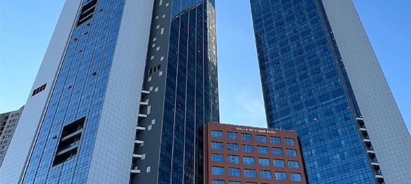 Blackout curtains, free WiFi - UH FLAT THE SONGDO (Incheon)