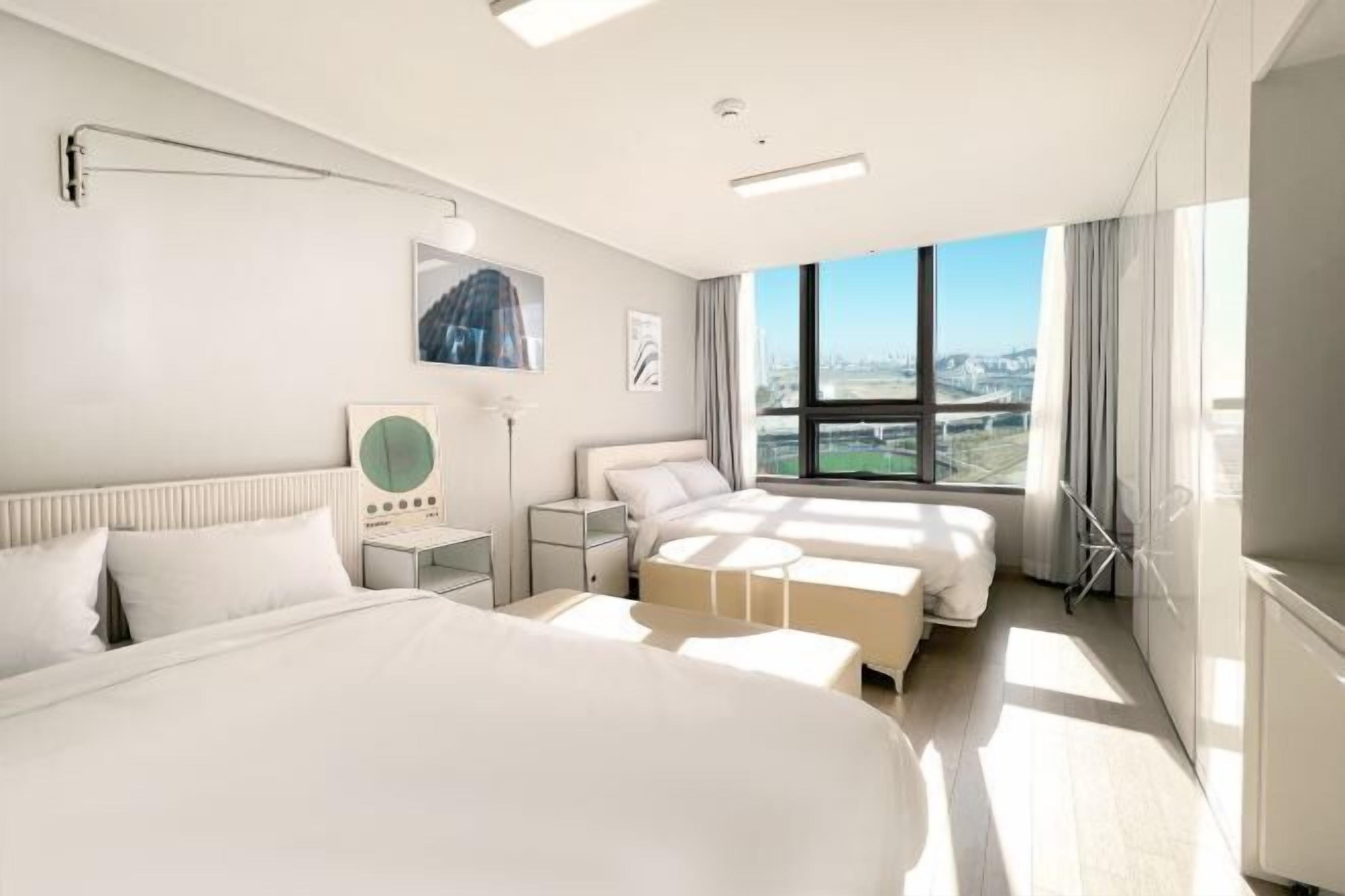 Blackout drapes, free WiFi