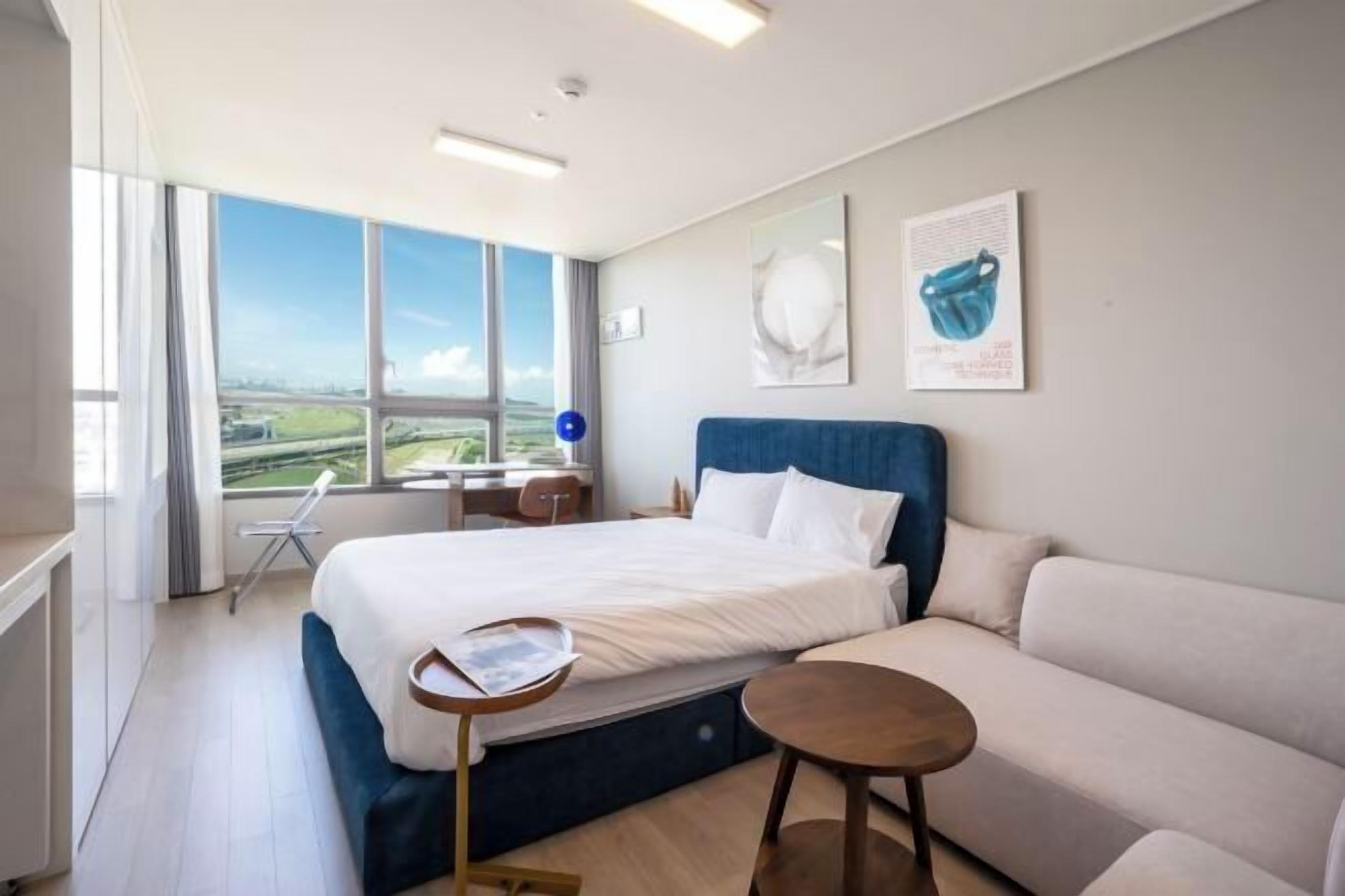 Blackout drapes, free WiFi