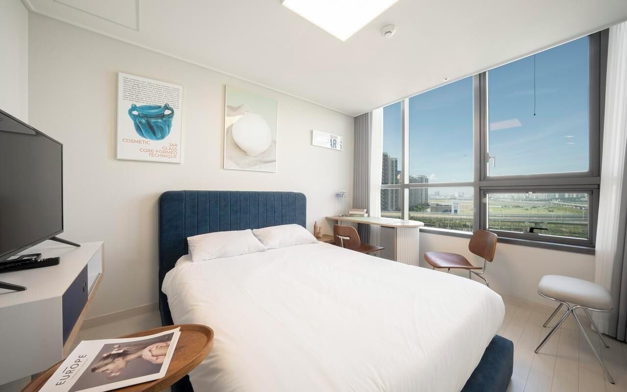 Blackout drapes, free WiFi