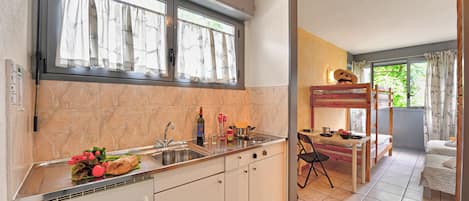 Standard Studio (Chiasso Apartments 203) | Private kitchen | Fridge, stovetop, cookware/dishes/utensils, freezer