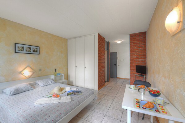 Free WiFi, bed sheets - Chiasso Apartments 103 (Chiasso)