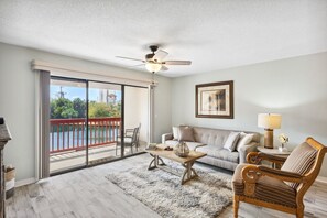 Smart TV - Lagoon Afternoons! 3 BR / 2 1/2 BA (Panama City Beach)
