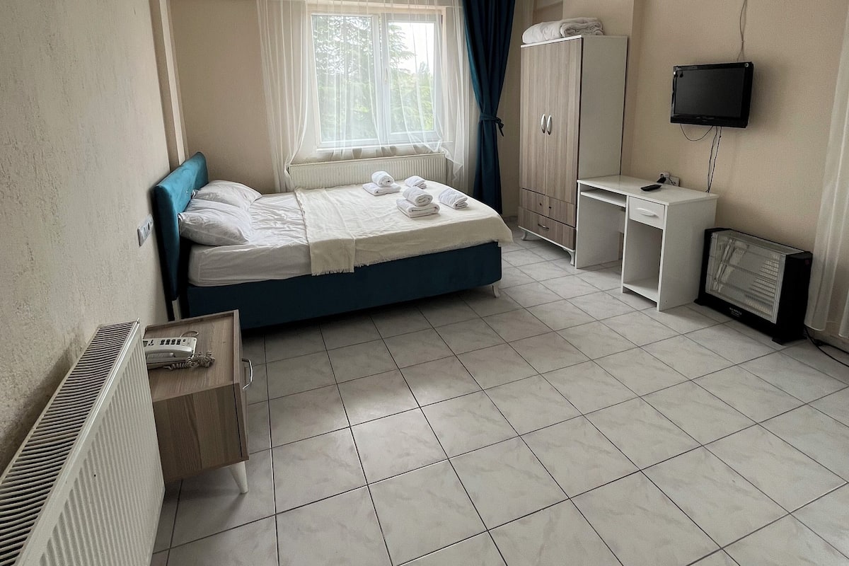 Habitación clásica doble, vistas a la ciudad | Sábanas italianas Frette y ropa de cama de alta calidad