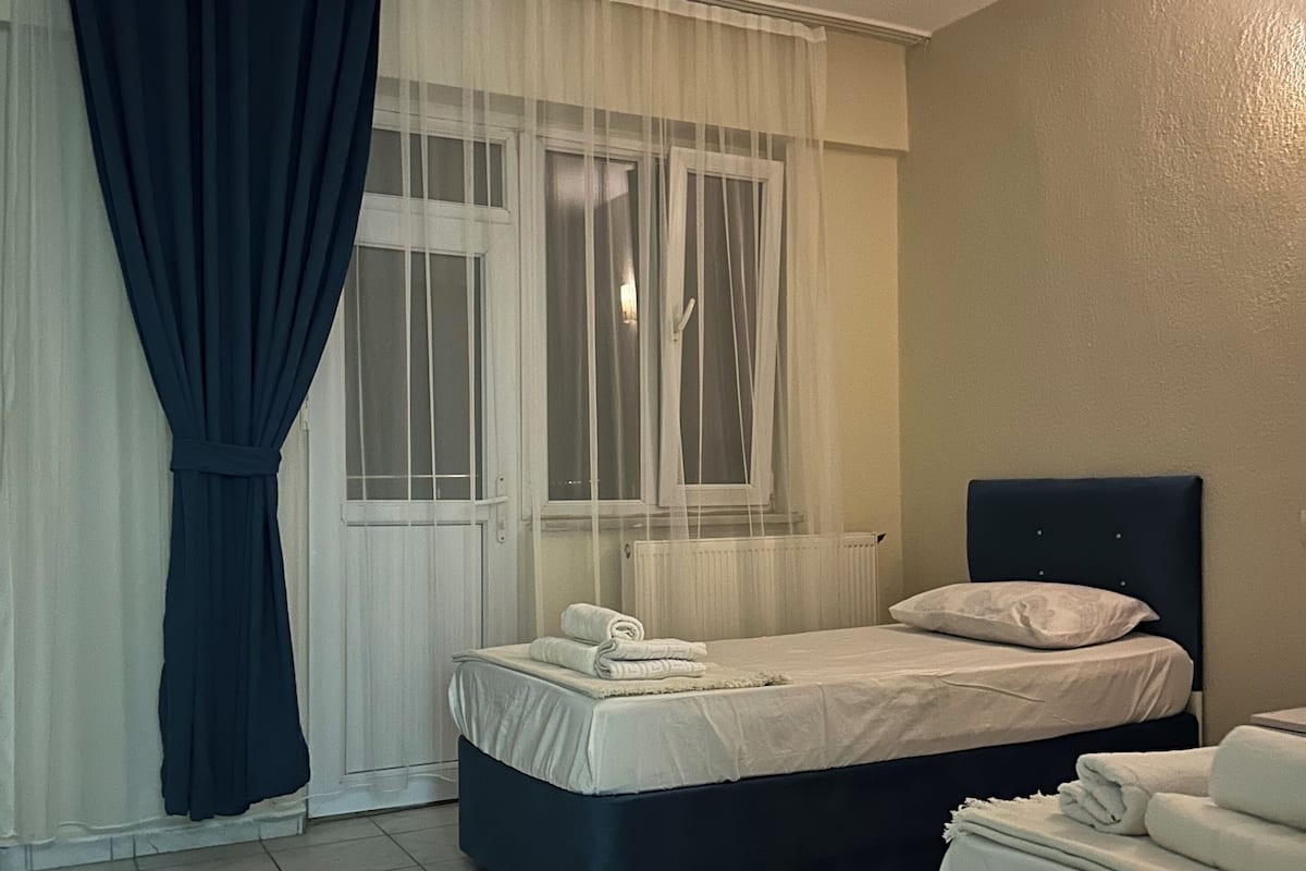 Habitación clásica con 2 camas individuales | Sábanas italianas Frette y ropa de cama de alta calidad