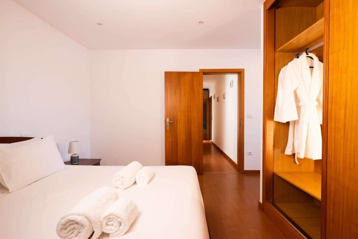 2 bedrooms, iron/ironing board, Internet, bed sheets