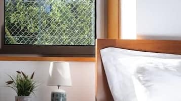 2 bedrooms, iron/ironing board, Internet, bed sheets