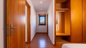 2 soverom, strykejern/-brett, internettilgang og sengetøy