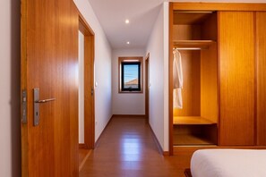 2 dormitorios, tabla de planchar con plancha, Internet y ropa de cama