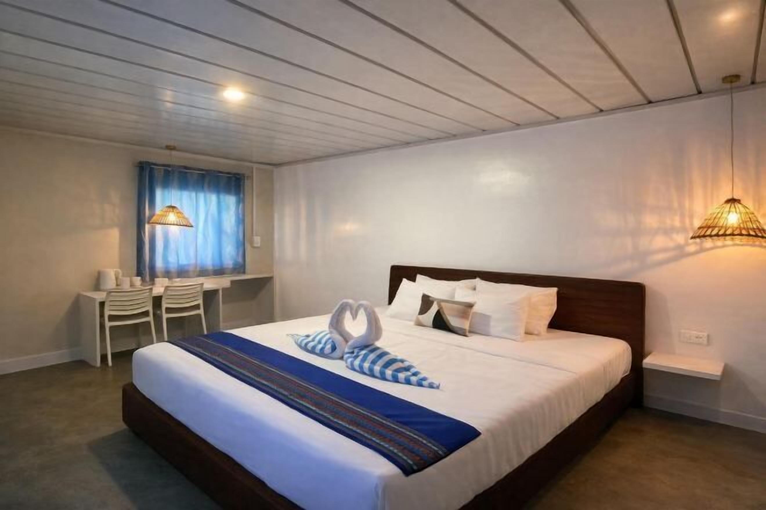 Minibar, bureau, Wi-Fi gratuit, draps fournis