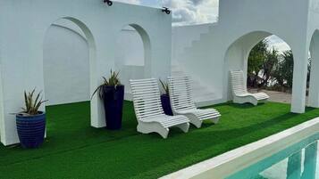 季节性开放的室外游泳池