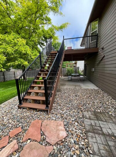 3-BR vacation home with 2 spacious entertaining areas: Sleeps 11, 4 miles to DT