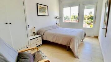 4 chambres, fer et planche à repasser, accès Internet, draps fournis