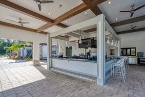 Bar (in der Unterkunft)