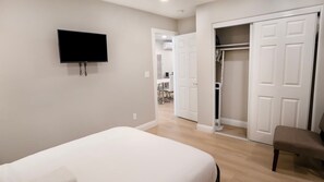 2 عدّة غرف نوم ومكواة/لوح كي وواي فاي وملاءات أسرّة