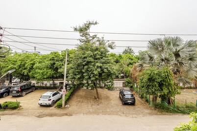 Lime Tree Premier Near Medanta Medicity