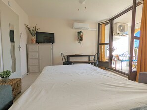 Travel cot - Apartment close to port, beaches, golf course and ile des Loisirs with air conditioning (Agde)