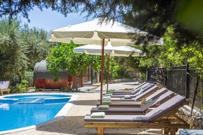 A heated pool - Peaceful Villa at Apanema Mindfulness Lefkada (Sfakiotes)