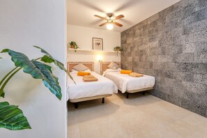 3 habitaciones, caja de seguridad en la habitación y escritorio 