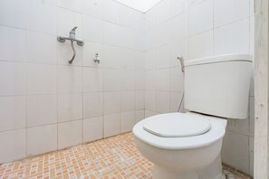 Economy Double Room | Bathroom | Shower, towels, soap - OYO Life 94040 Agung Home Stay (Surabaya)