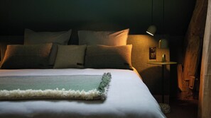 Habitació Comfort | Roba de llit d'alta qualitat, cobrellits i decoració individual 