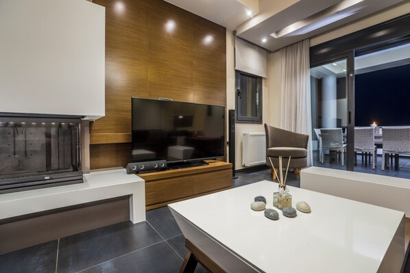 TV connectée, cheminée