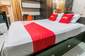 Deluxe Double Room - OYO 94041 Royal Stay (Depok)