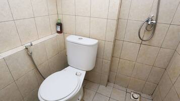 Deluxe Double Room | Bathroom | Shower, towels, soap