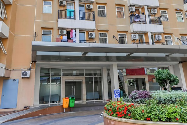 Front of property - OYO 94041 Royal Stay (Depok)