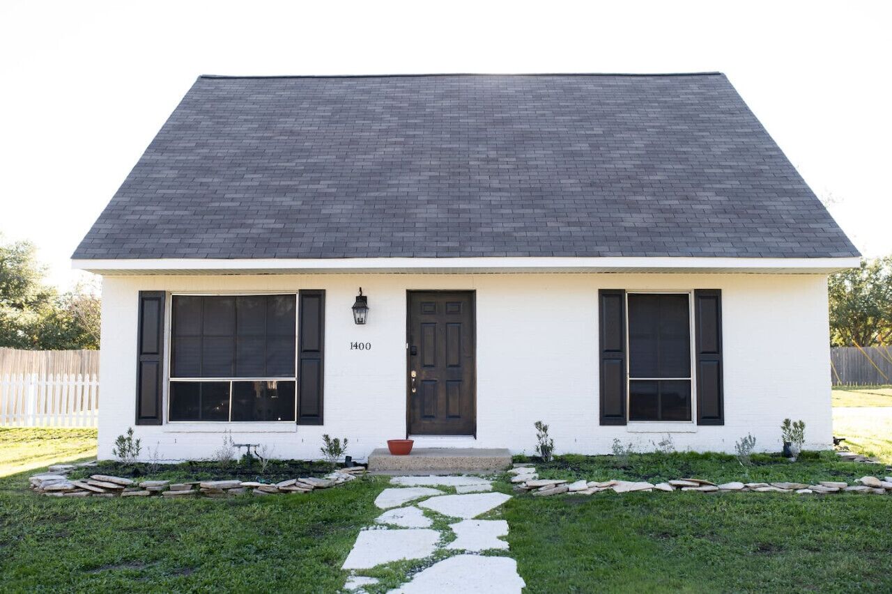 5 Beds Right Next to Campus!