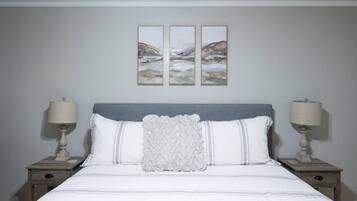 3 makuuhuonetta, työpöytä, Wi-Fi, vuodevaatteet