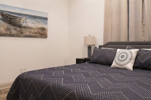 Desk, iron/ironing board, free WiFi, bed sheets - Summit Sanctuary - 3 Bedroom Getaway (College Station)