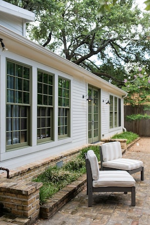 Terrace/patio - Charming stay centrally located to everywhere you need to be in Bryan/College Station (Bryan)