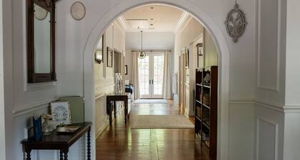 Charming stay centrally located to everywhere you need to be in Bryan/College Station