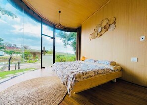 Panorama bungalow, uitzicht op tuin | Luxe beddengoed, een kluis op de kamer, individueel gedecoreerd