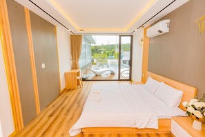 Panoramic Room, Garden View