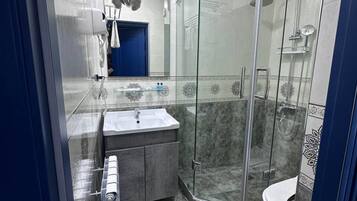 Standard Triple Room | Bathroom | Shower, hair dryer, towels, soap